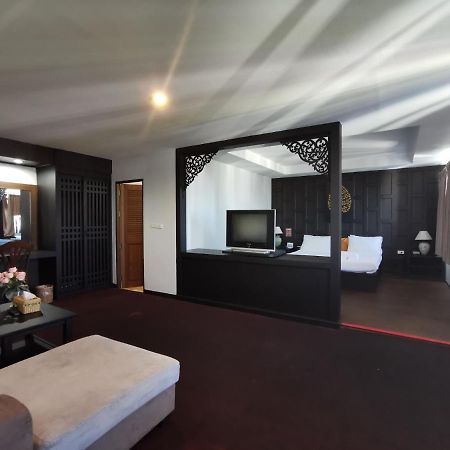 Nana Buri Hotel Chumphon Bagian luar foto