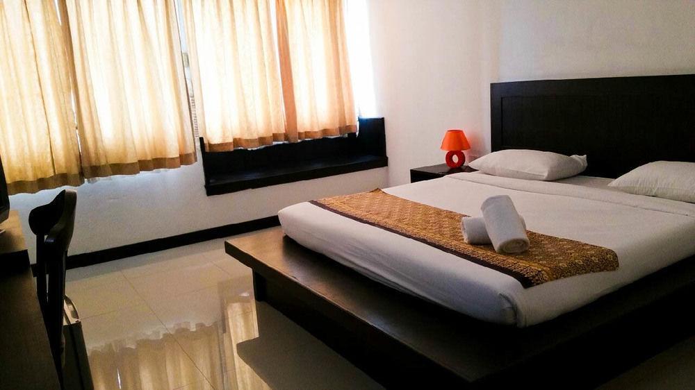 Nana Buri Hotel Chumphon Bagian luar foto