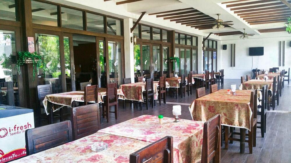 Nana Buri Hotel Chumphon Bagian luar foto