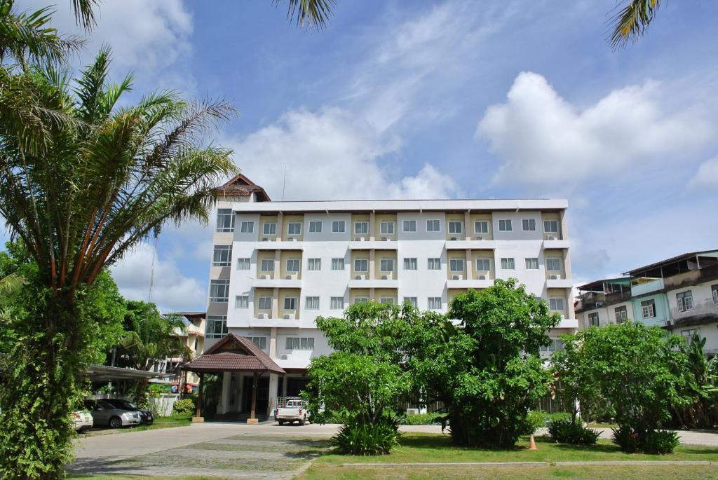 Nana Buri Hotel Chumphon Bagian luar foto