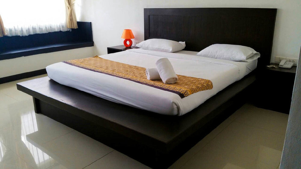 Nana Buri Hotel Chumphon Bagian luar foto