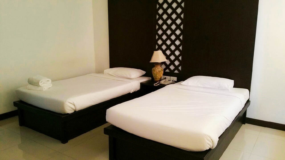 Nana Buri Hotel Chumphon Bagian luar foto