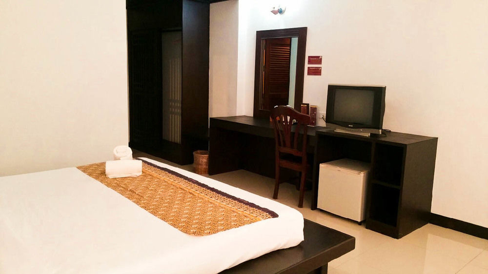 Nana Buri Hotel Chumphon Bagian luar foto