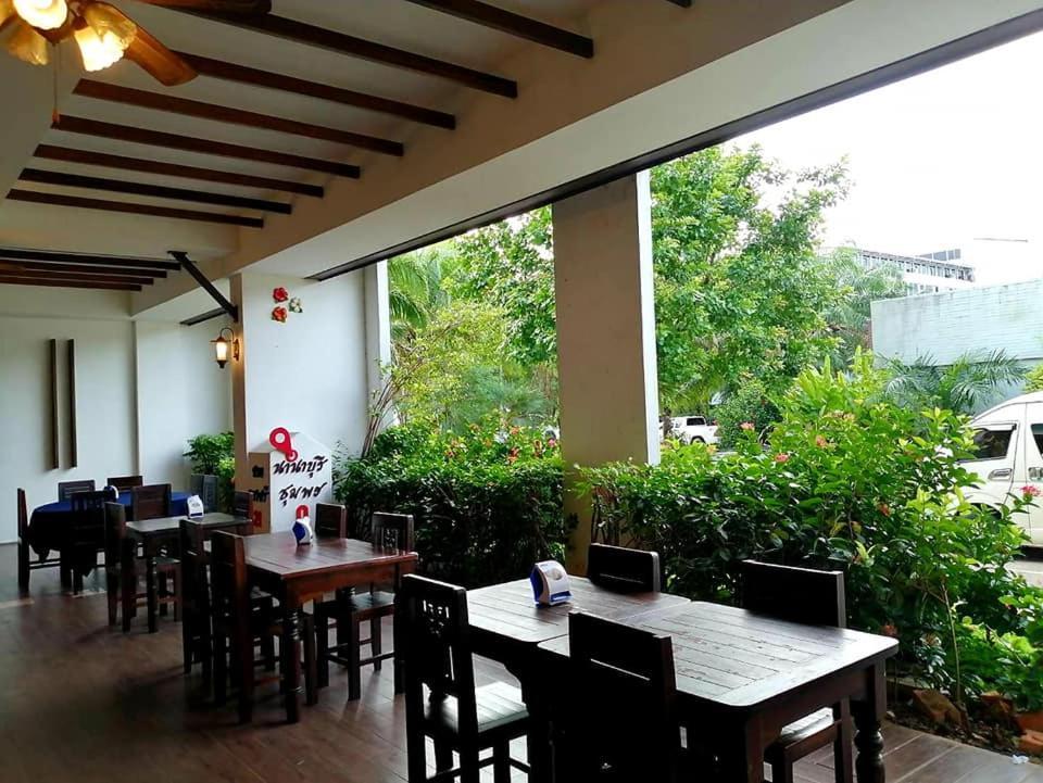 Nana Buri Hotel Chumphon Bagian luar foto
