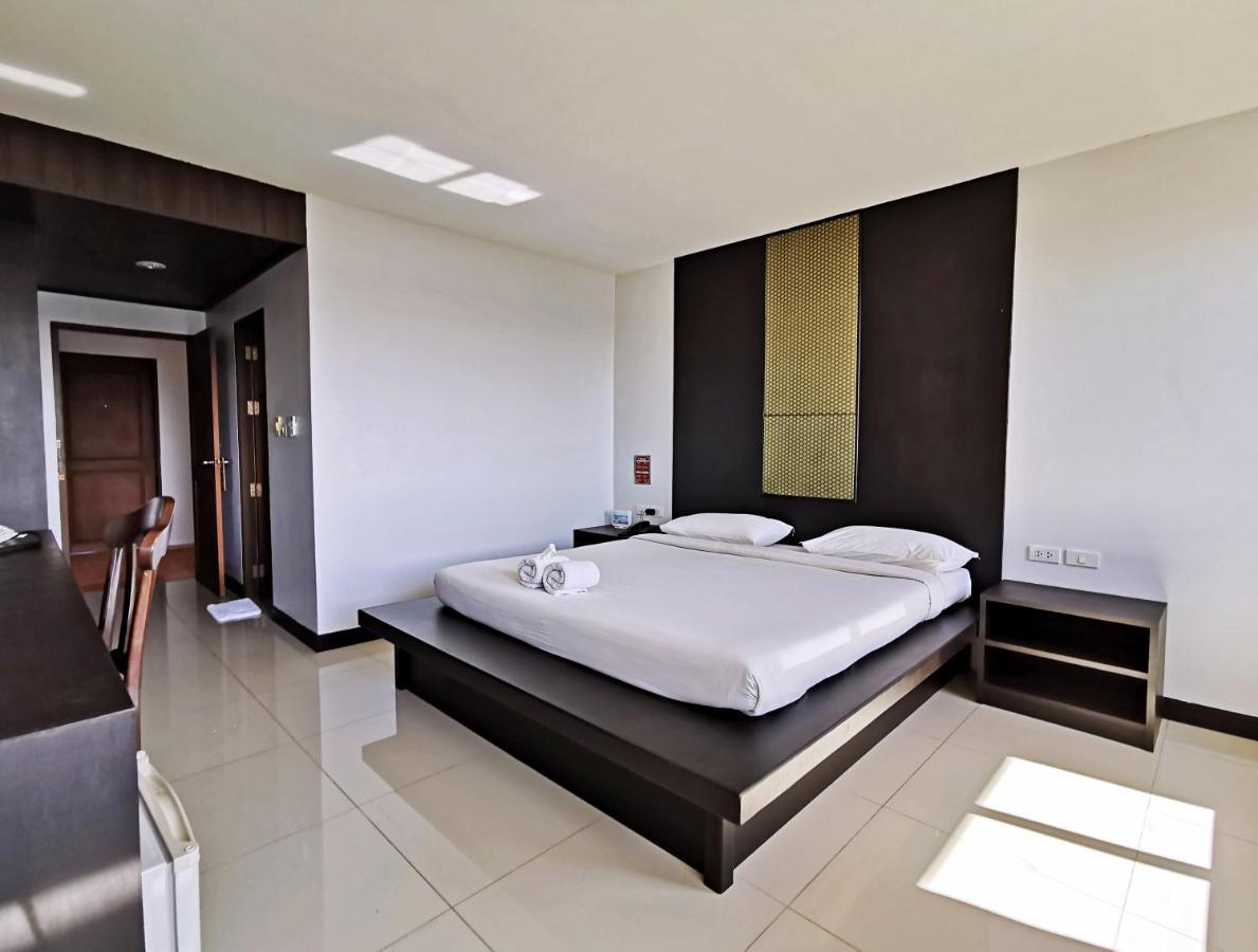 Nana Buri Hotel Chumphon Bagian luar foto