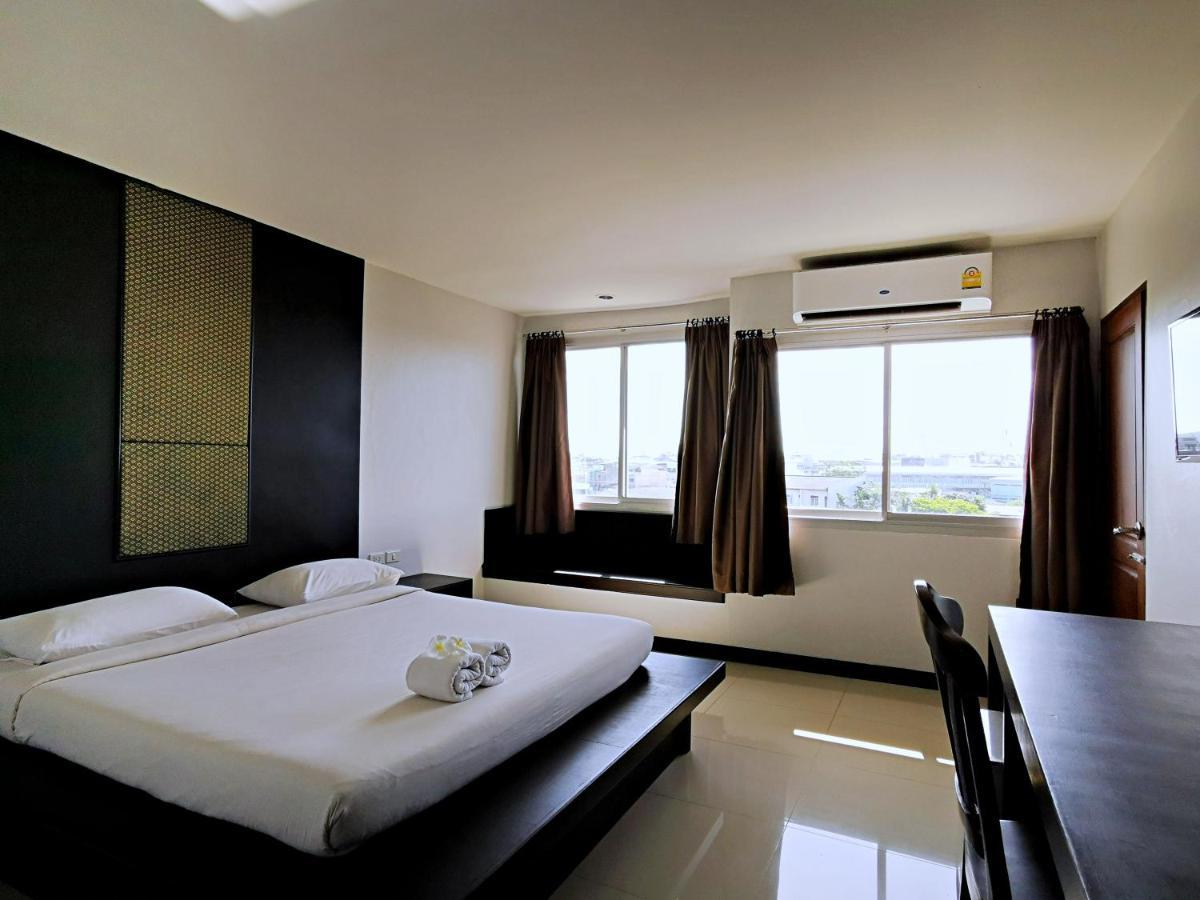 Nana Buri Hotel Chumphon Bagian luar foto
