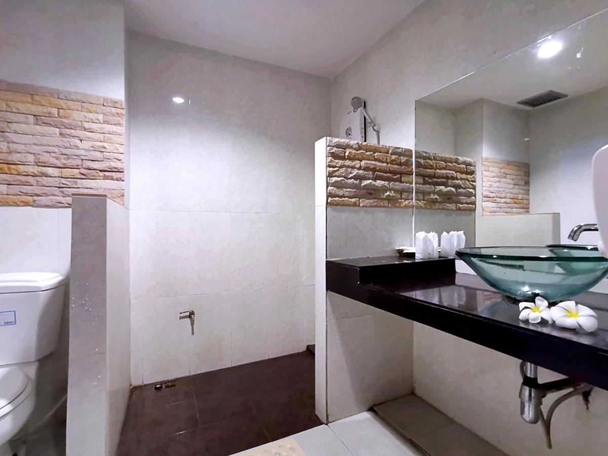 Nana Buri Hotel Chumphon Bagian luar foto