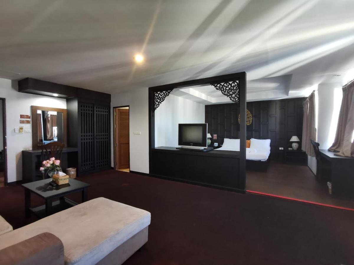 Nana Buri Hotel Chumphon Bagian luar foto